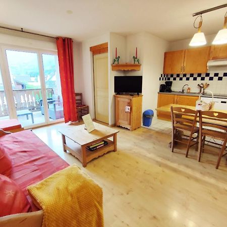 Le 102, T3 Pour 5 Personnes, Vue Montagne, Classe 2 Etoiles Nf, Parking, Piscine En Ete Bagnères-de-Luchon Eksteriør billede