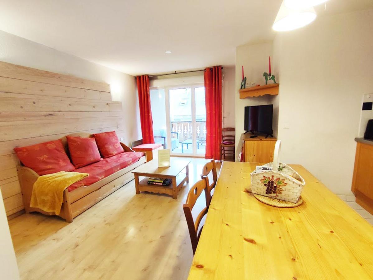 Le 102, T3 Pour 5 Personnes, Vue Montagne, Classe 2 Etoiles Nf, Parking, Piscine En Ete Bagnères-de-Luchon Eksteriør billede