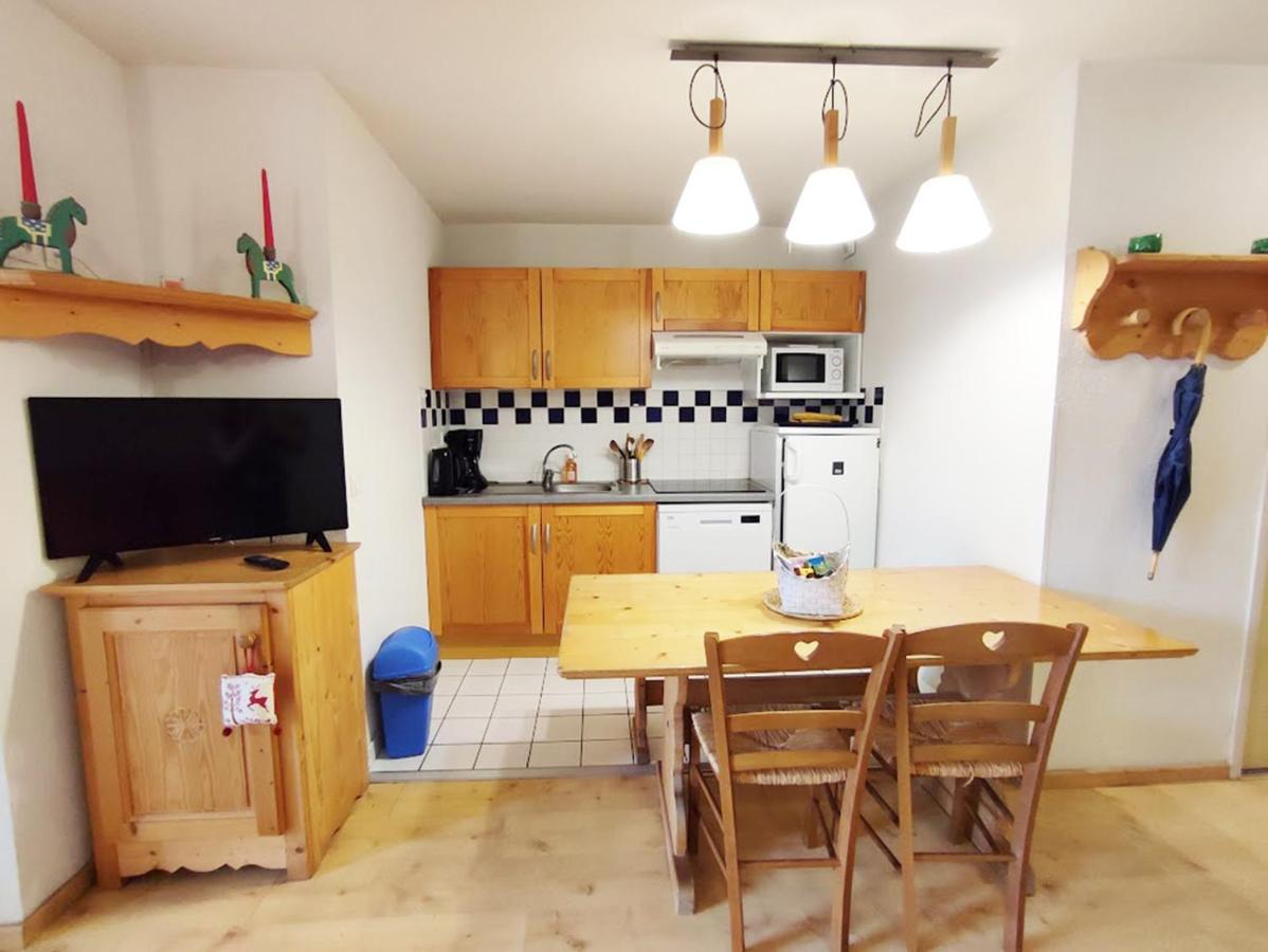 Le 102, T3 Pour 5 Personnes, Vue Montagne, Classe 2 Etoiles Nf, Parking, Piscine En Ete Bagnères-de-Luchon Eksteriør billede
