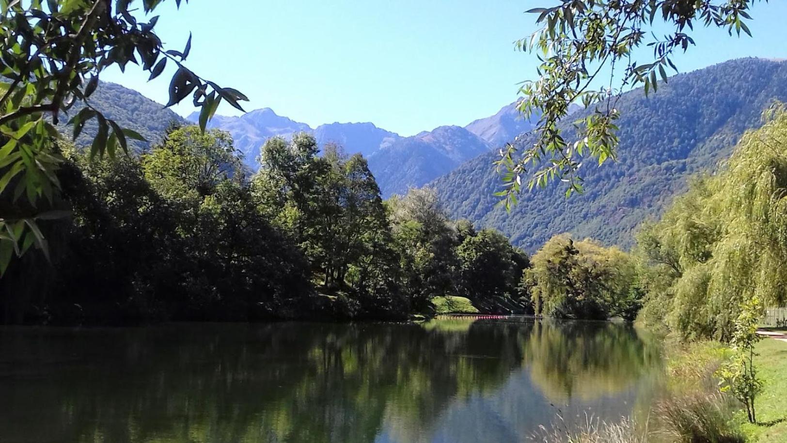 Le 102, T3 Pour 5 Personnes, Vue Montagne, Classe 2 Etoiles Nf, Parking, Piscine En Ete Bagnères-de-Luchon Eksteriør billede
